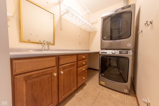 3735 W Two Mile House Road, Columbus, IN 47201