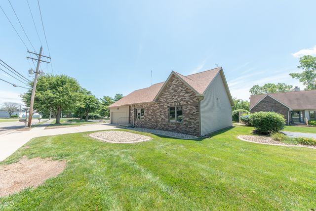 3735 W Two Mile House Road, Columbus, IN 47201