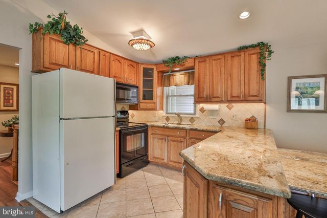 8 RHODODENDRON TERRACE, Nesquehoning, PA 18240