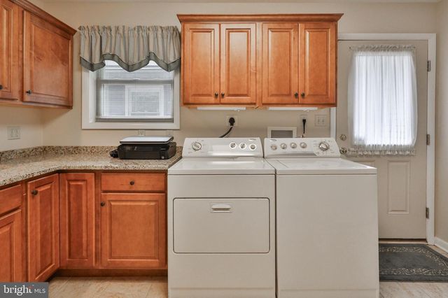8 RHODODENDRON TERRACE, Nesquehoning, PA 18240