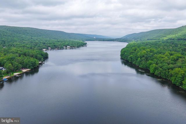 8 RHODODENDRON TERRACE, Nesquehoning, PA 18240