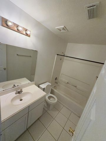 6658 Sharpstown Green Circle, Houston, TX 77036