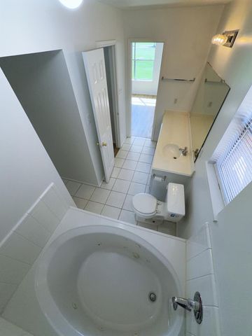 6658 Sharpstown Green Circle, Houston, TX 77036