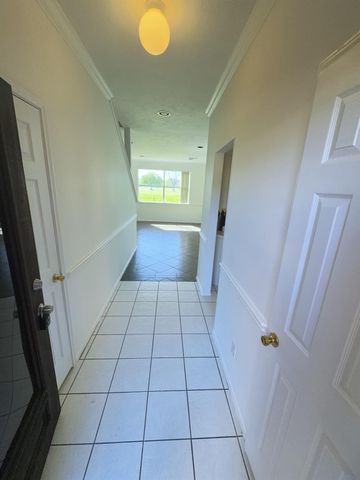 6658 Sharpstown Green Circle, Houston, TX 77036