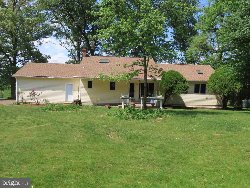 Image 4 of property listing at 703 ST MARYS RD, Pylesville, MD 21132