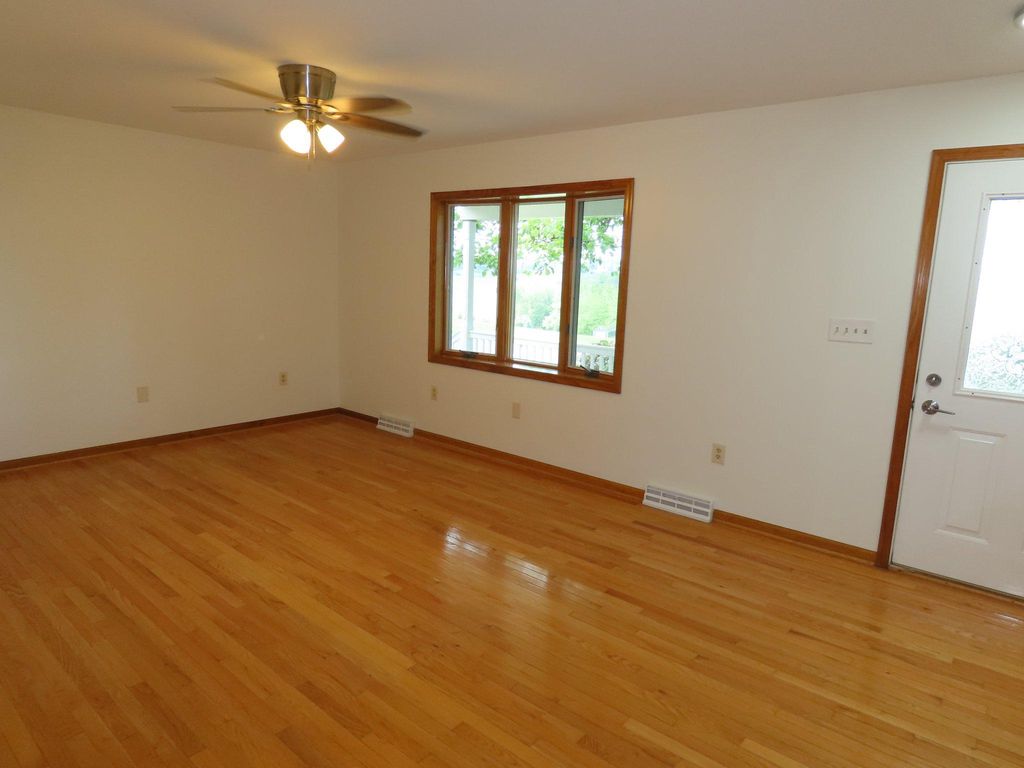 Image 6 of property listing at 703 ST MARYS RD, Pylesville, MD 21132