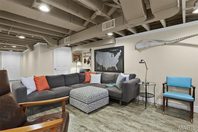 5909 Childress Avenue, St Louis, MO 63109