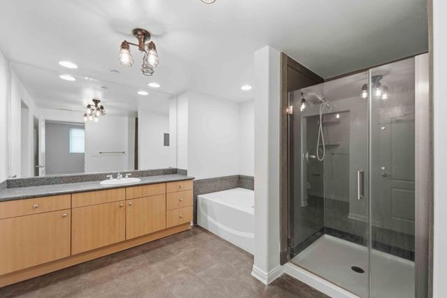 130 E San Fernando Street 419, San Jose, CA 95112