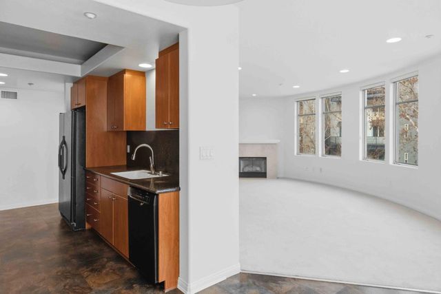 130 E San Fernando Street 419, San Jose, CA 95112