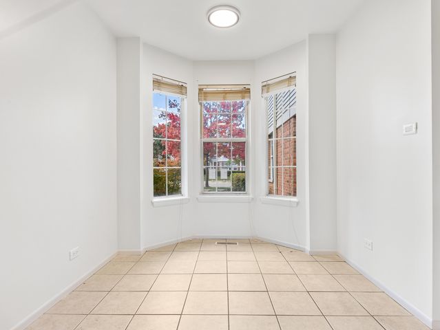 1916 Quaker Hollow Lane, Streamwood, IL 60107