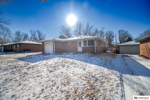 7541 Holdrege Street, Lincoln, NE 68505