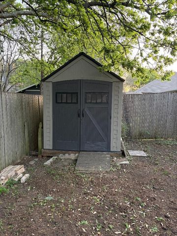 1121 Springwood Drive, Saginaw, TX 76179