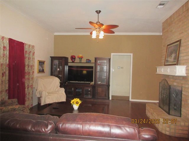 1121 Springwood Drive, Saginaw, TX 76179