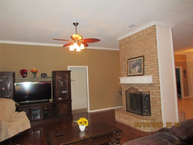 1121 Springwood Drive, Saginaw, TX 76179