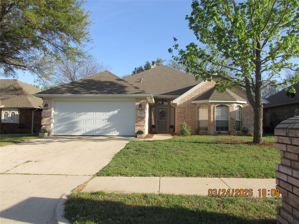 1121 Springwood Drive, Saginaw, TX 76179