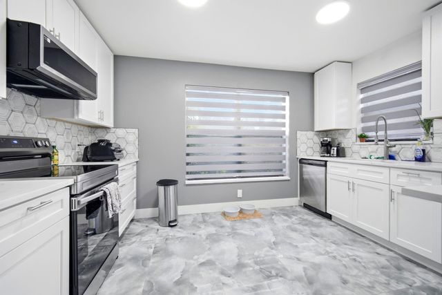 94 Magnolia Circle, Boynton Beach, FL 33436