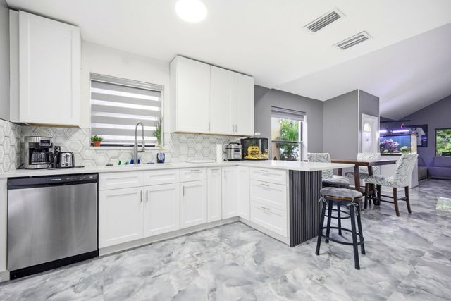 94 Magnolia Circle, Boynton Beach, FL 33436