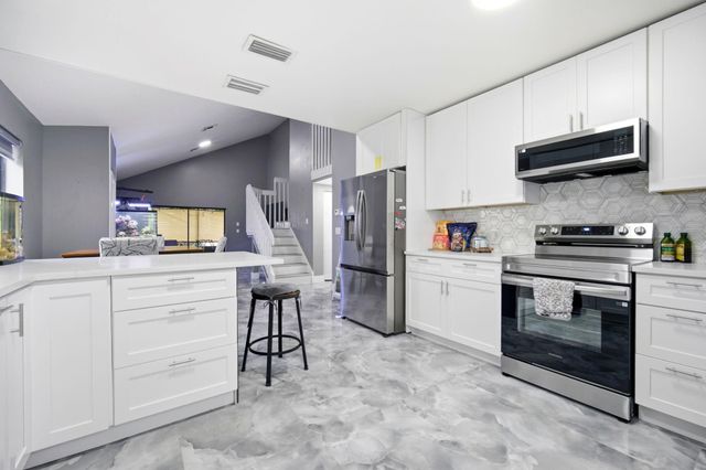 94 Magnolia Circle, Boynton Beach, FL 33436