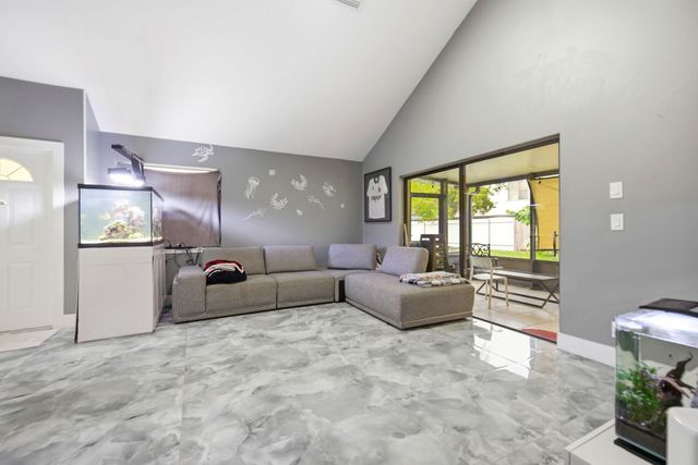 94 Magnolia Circle, Boynton Beach, FL 33436