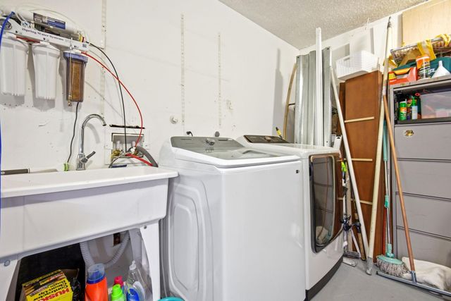 94 Magnolia Circle, Boynton Beach, FL 33436