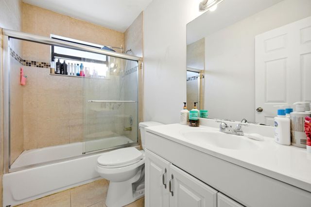 94 Magnolia Circle, Boynton Beach, FL 33436