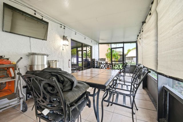 94 Magnolia Circle, Boynton Beach, FL 33436