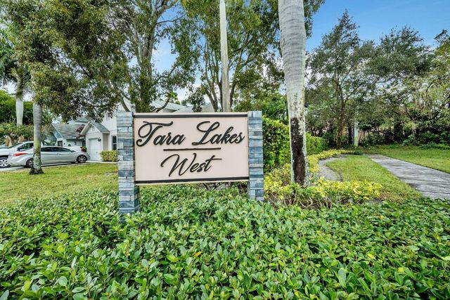 94 Magnolia Circle, Boynton Beach, FL 33436