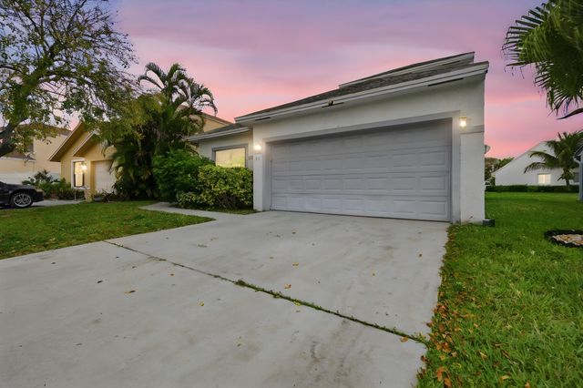 94 Magnolia Circle, Boynton Beach, FL 33436