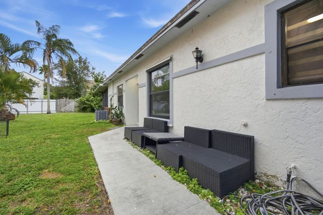94 Magnolia Circle, Boynton Beach, FL 33436