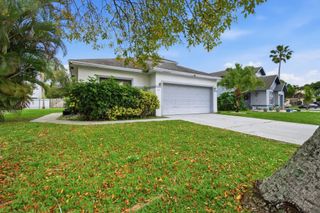94 Magnolia Circle, Boynton Beach, FL 33436