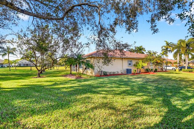 9566 Lantern Bay Circle, West Palm Beach, FL 33411