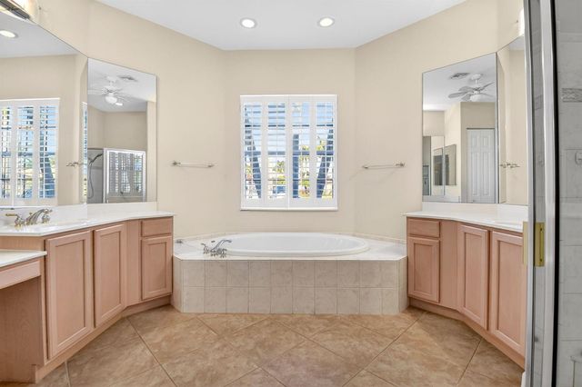 9566 Lantern Bay Circle, West Palm Beach, FL 33411