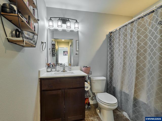 1986 NW 23rd St, Mcminnville, OR 97128