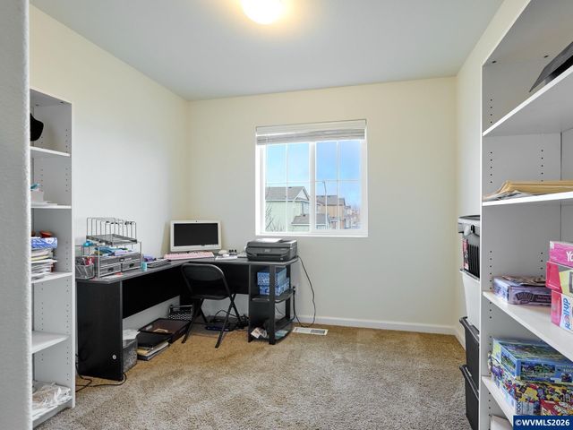 1986 NW 23rd St, Mcminnville, OR 97128