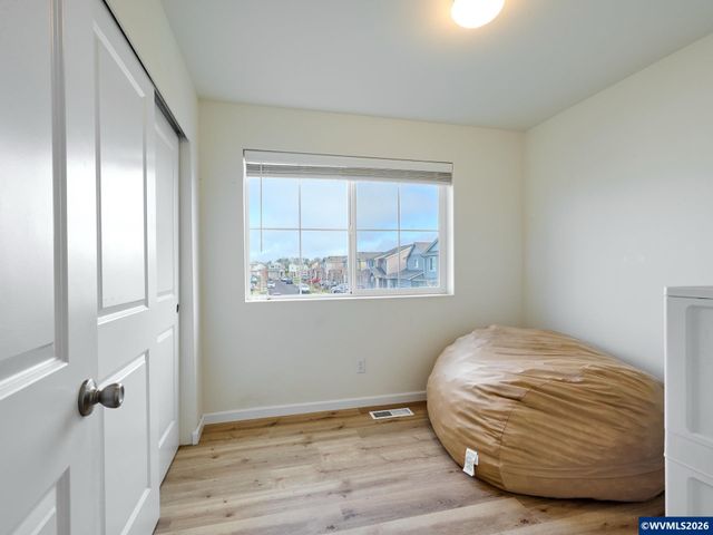 1986 NW 23rd St, Mcminnville, OR 97128