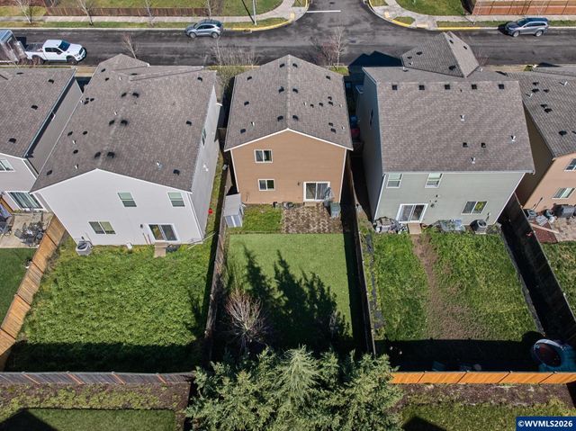 1986 NW 23rd St, Mcminnville, OR 97128