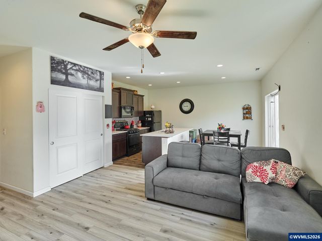 1986 NW 23rd St, Mcminnville, OR 97128