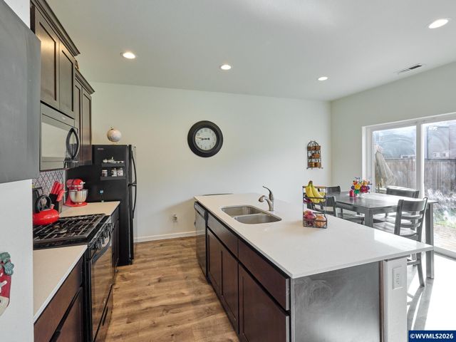 1986 NW 23rd St, Mcminnville, OR 97128