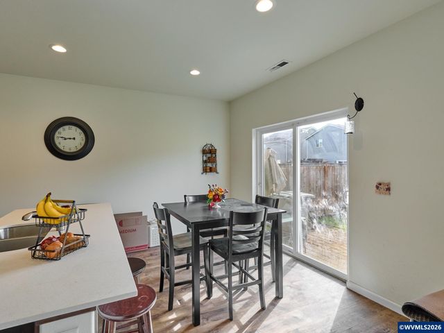 1986 NW 23rd St, Mcminnville, OR 97128