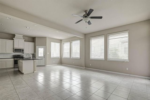 315 Biltmore Loop, Montgomery, TX 77316