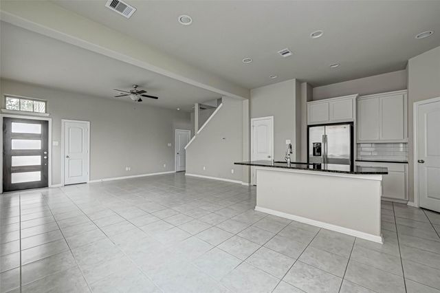 315 Biltmore Loop, Montgomery, TX 77316