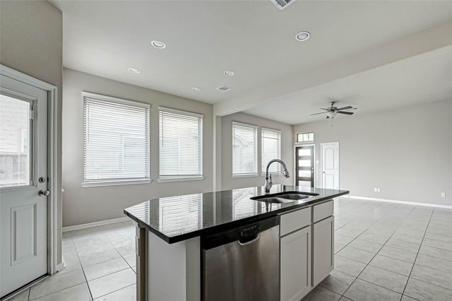 315 Biltmore Loop, Montgomery, TX 77316