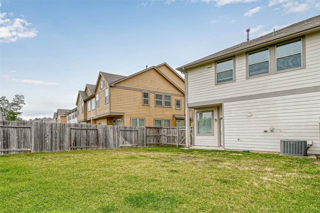 315 Biltmore Loop, Montgomery, TX 77316