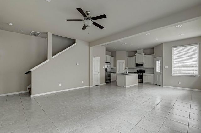 315 Biltmore Loop, Montgomery, TX 77316