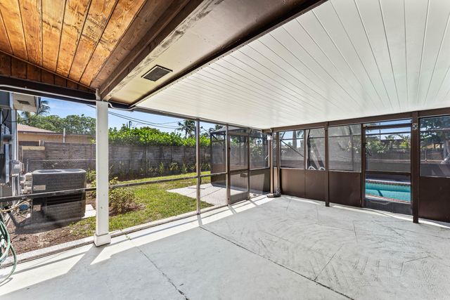 134 SW 14th Avenue A, Boynton Beach, FL 33435