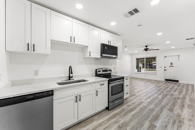 134 SW 14th Avenue A, Boynton Beach, FL 33435