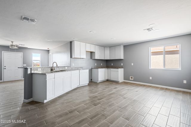 220 S Richmond Drive, Vail, AZ 85641