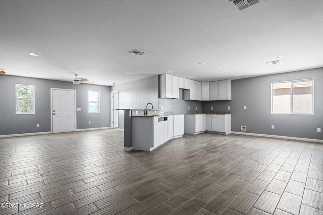 220 S Richmond Drive, Vail, AZ 85641