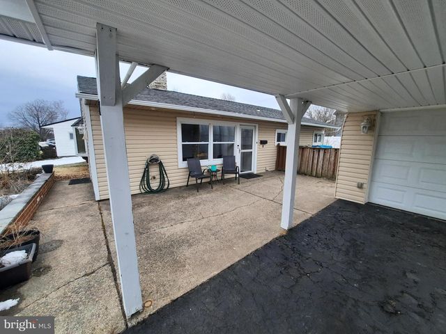 33 LAUREL LN, Levittown, PA 19054