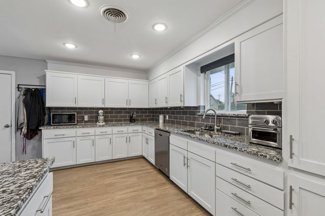 3840 Walton Avenue, Fort Worth, TX 76133